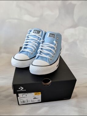 NIB Converse Women's Chuck Taylor All Star Madison Mid Top Sneakers